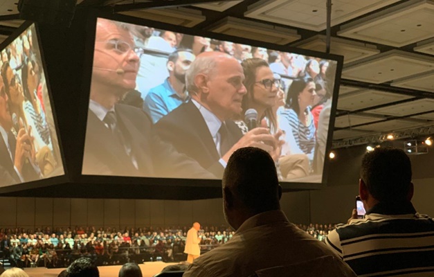 Presidente da Libbs suspende 1º dia de convenção após morte de Boechat 