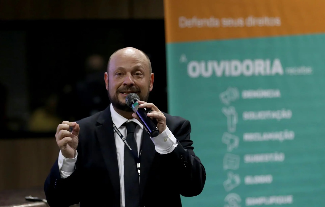 Presidente do INSS participa de mutirão de atendimentos em Goiânia