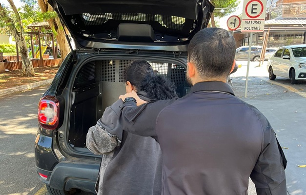Presos mãe e filho que fingiam ser garotas de programa e extorquiam clientes
