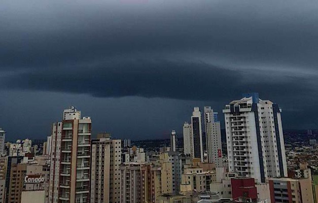 Previsão indica tempestades com raios e ventos fortes em Goiás