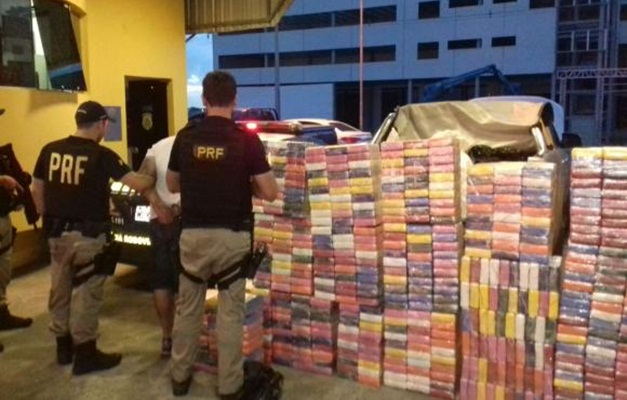 PRF apreende caminhonete com 545 quilos de cocaína no Paraná