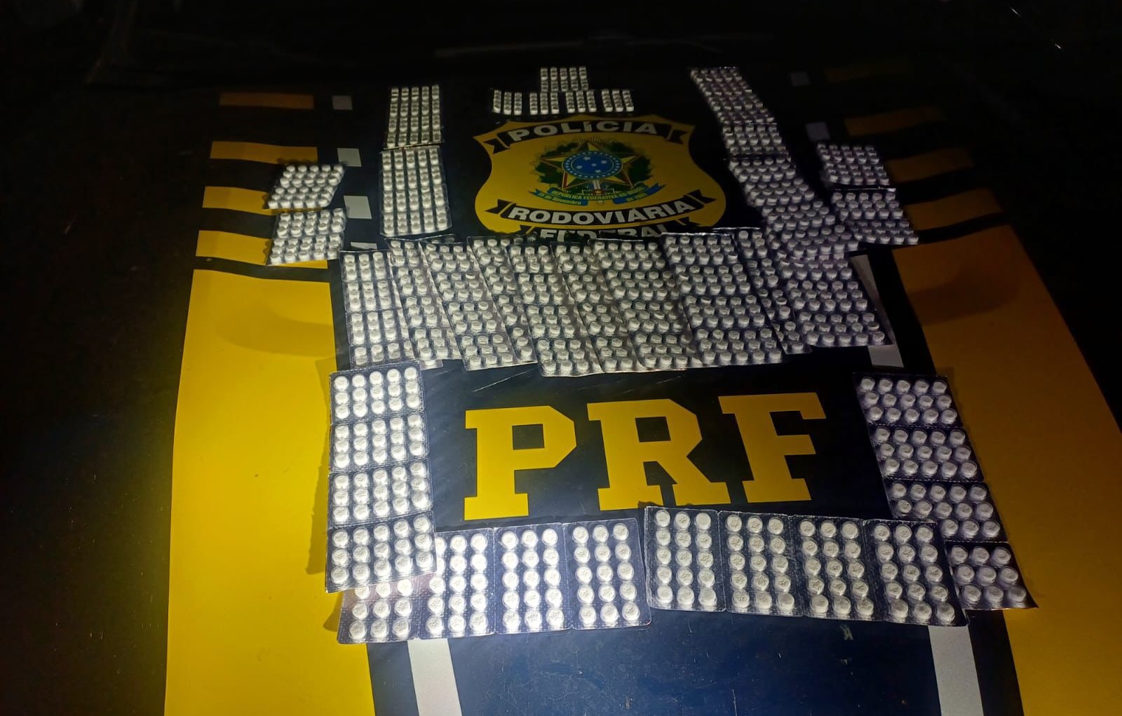 PRF apreende cerca de 1.400 comprimidos de anfetamina em Nerópolis 