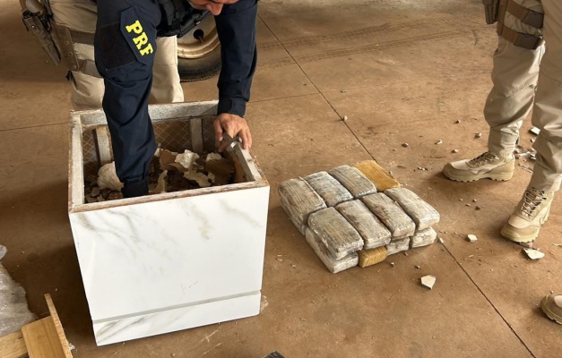 PRF apreende maconha escondida em fundo falso de pia em Goiânia