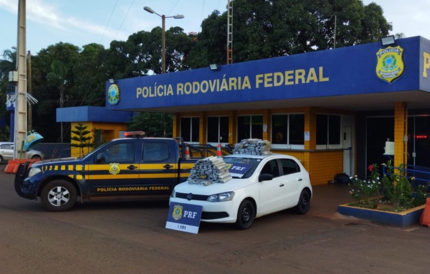 PRF apreende mais de 100 kg de maconha na BR-364, em Jataí