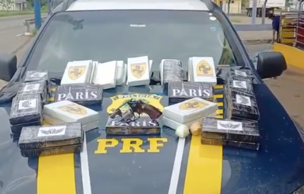PRF apreende mais de 50 kg de cocaína e arma em ônibus na BR-153