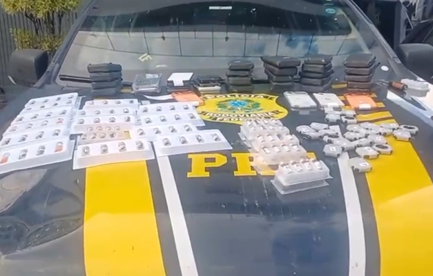 PRF apreende remédios emagrecedores e celulares irregulares em Itumbiara