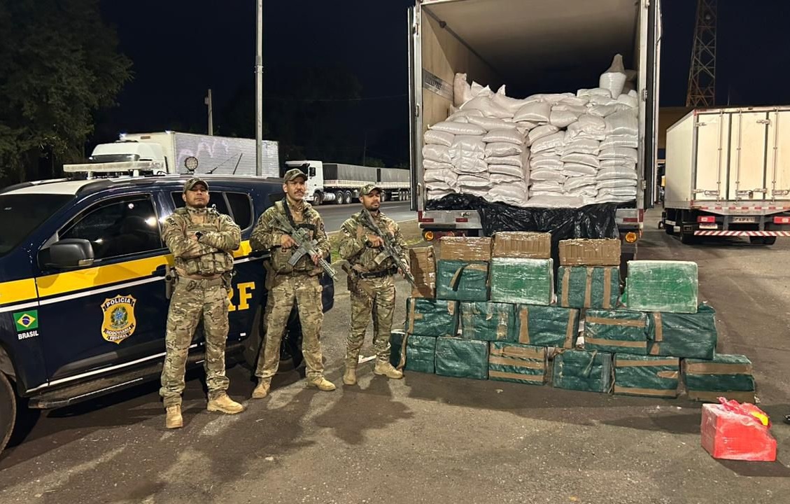 PRF e PMGO apreendem mais de meia tonelada de cocaína em Rio Verde