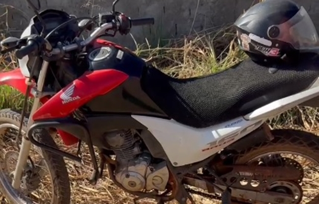 PRF flagra em Uruaçu moto com condutor bêbado e outros três passageiros