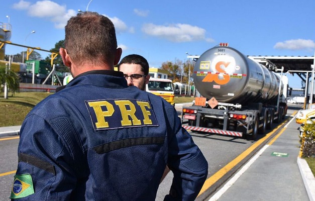 PRF intensifica fiscalização nas rodovias em Goiás durante o fim de ano