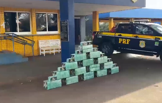 PRF intercepta dois caminhões e apreende 330 quilos de cocaína em Jataí 