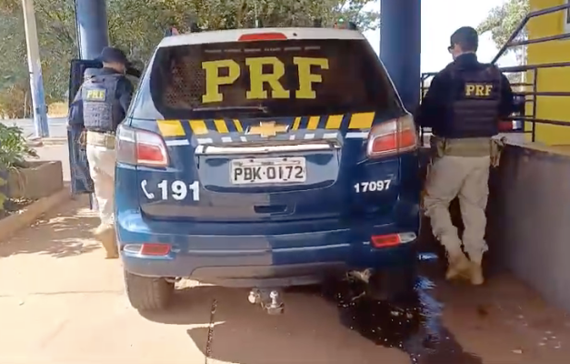 PRF prende traficante foragida na BR-153, em Itumbiara