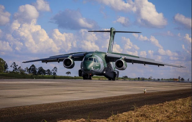 Primeiro avião de resgate parte de Tel Aviv trazendo brasileiros