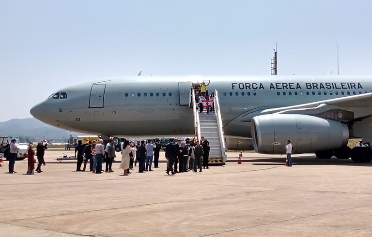 Primeiro voo com 229 resgatados do Líbano chega a São Paulo