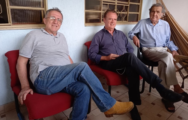 Primos se encontram depois de 60 anos