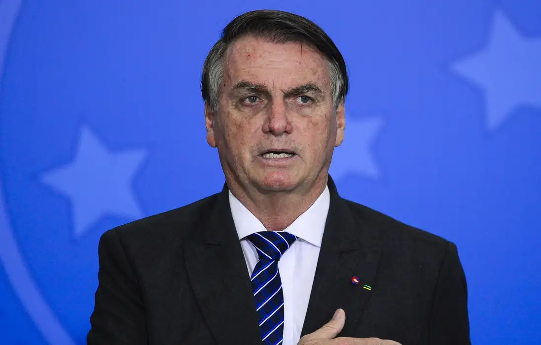 Prisão domiciliar de Bolsonaro: 53% são a favor e 47% contra, diz pesquisa Quaest