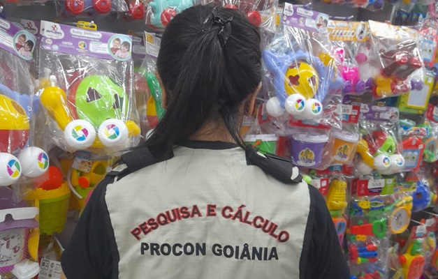 Procon Goiânia aponta variação de até 399,75% no preço de brinquedos