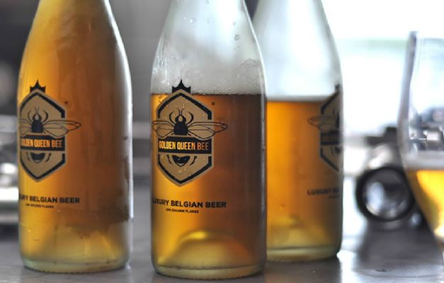Produzida com ouro e mel, cerveja Golden Queen Bee chega ao Brasil