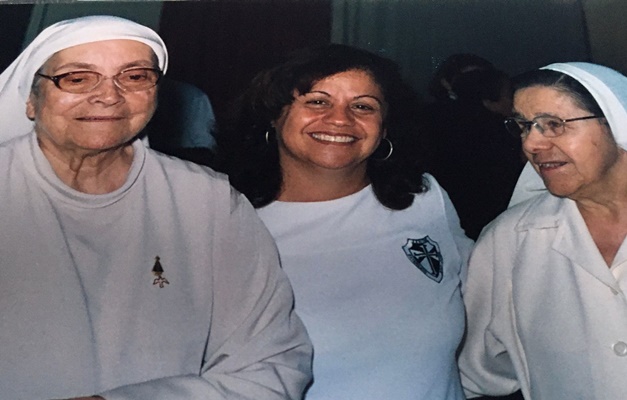 Professora Maria Deusa recebe homenagem na Câmara de Goiânia