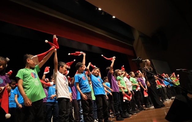 Professores e alunos destaque da rede municipal são homenageados em Goiânia