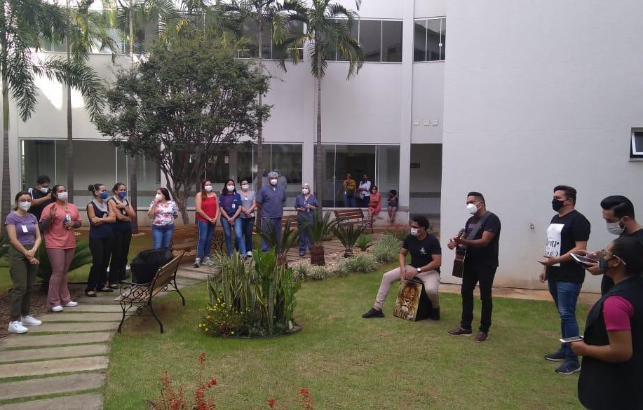Profissionais do Hospital Municipal de Aparecida têm momento de oração 