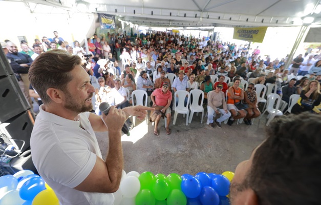 Programa "Deputados Aqui" atende mais de 8 mil pessoas em Campos Belos