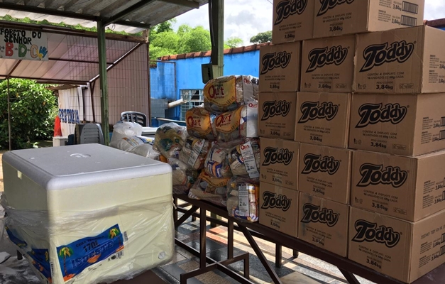 Programa doa 320 quilos de alimentos para casa de recuperação em Aparecida