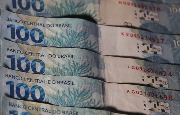Projeção de alta do PIB em 2025 passa de 2,4% para 2,5%