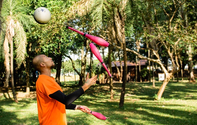 Projeto 'A Natureza do Malabarismo' abre inscrições para cursos gratuitos