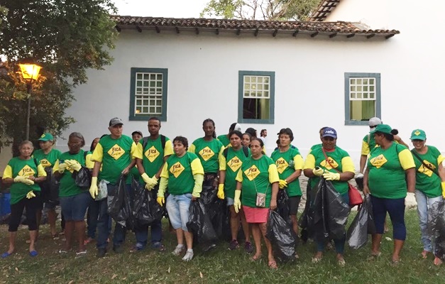 Projeto envolve comunidade com a limpeza da cidade de Goiás 