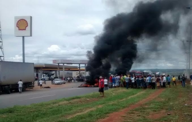 Protesto na BR-153 bloqueia trânsito em Aparecida de Goiânia por três horas