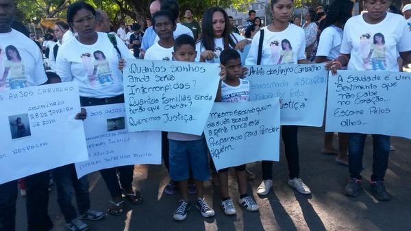 Protesto na Praça Cívica pede por resolução de crimes contra mulheres