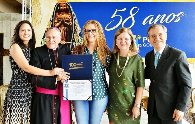 PUC Goiás completa 58 anos e entrega centésimo milésimo diploma