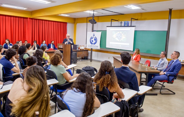 PUC Goiás reforça formação científica com mais de 800 inscritos em programas