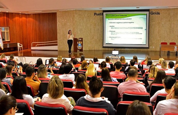PUC Goiás sedia workshop de atualização em Influenza