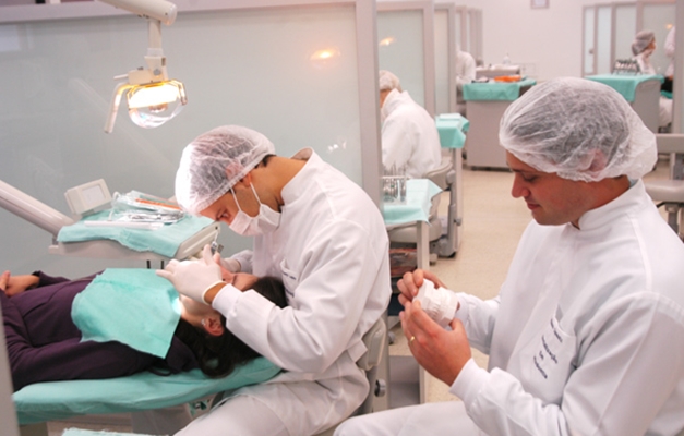 Pesquisa revela que apenas 5% dos brasileiros vão ao dentista anualmente