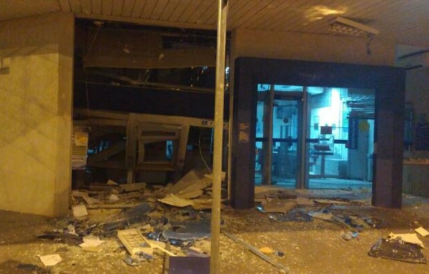 Quadrilha fortemente armada explode duas agências bancárias em Caiapônia