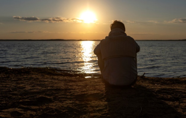 Quantos brasileiros vivem sozinhos? Veja comparação com outros países