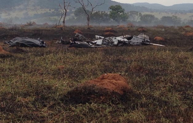 Quatro pessoas morrem após queda de avião em Corumbaíba