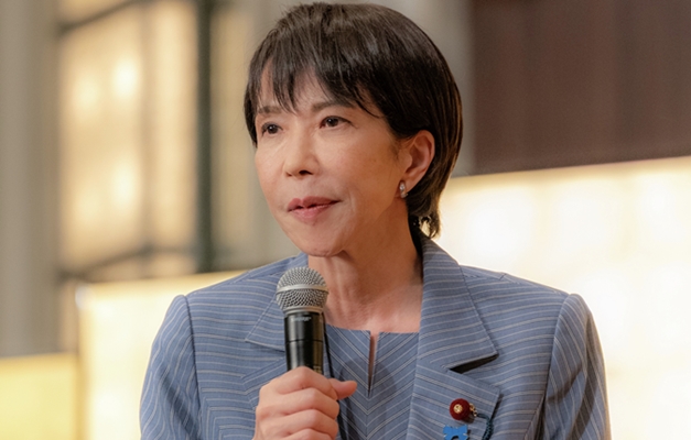 Quem é Sanae Takaichi, primeira mulher a ocupar o cargo de primeira-ministra do Japão