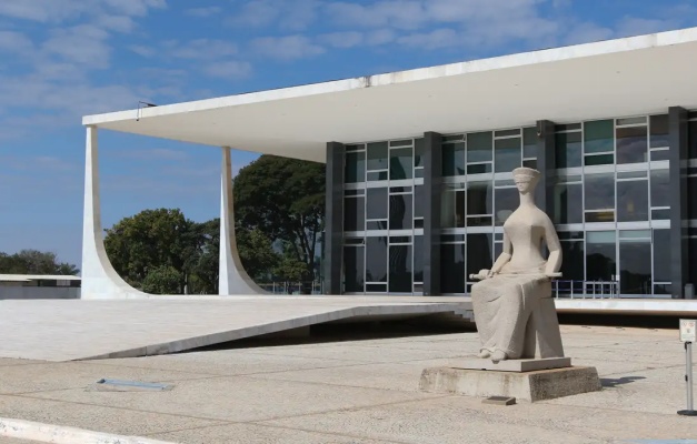Quem são os ministros do STF que vão julgar Bolsonaro e outros sete por golpe de Estado? 