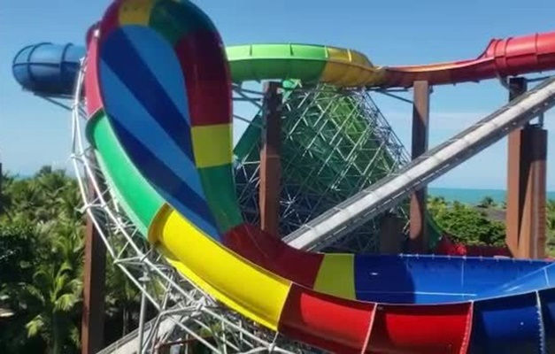 Radialista morre em brinquedo aquático no Beach Park, em Fortaleza