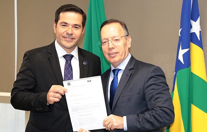 Rafael Lara entrega listas sêxtuplas da OAB-GO ao Tribunal de Justiça