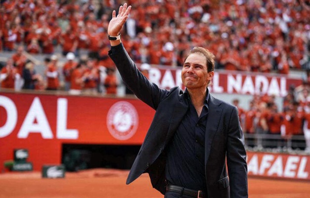 Rafael Nadal é homenageado em Roland Garros e tem sua 'pegada' eternizada 
