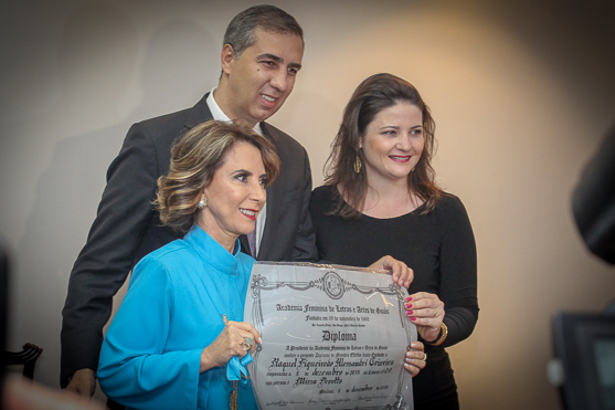 Raquel Teixeira toma posse na Academia Feminina de Letras e Artes de Goiás