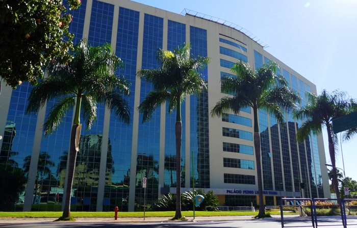 Reajuste salarial de 10,16% traz "alívio" para servidores do Estado de Goiás