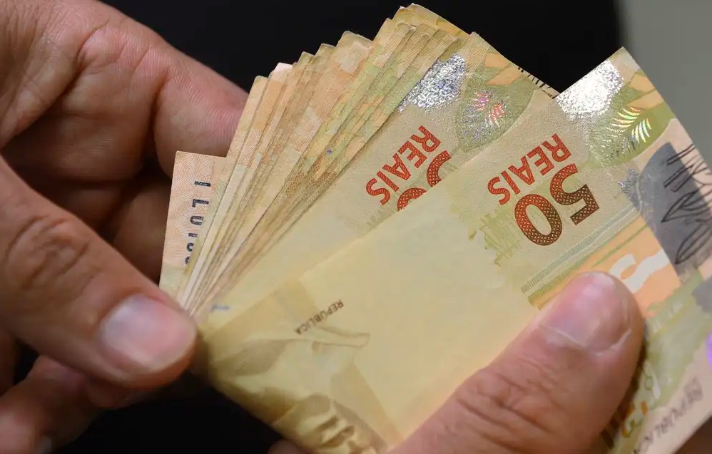 Receita paga nesta quinta terceiro lote de restituição do IR de 2025