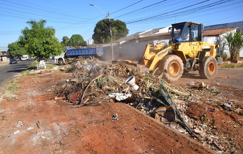 Reeducandos reforçam força-tarefa de limpeza urbana em Aparecida de Goiânia