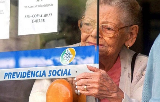 Reforma deve manter contribuição de 40 anos para aposentadoria integral