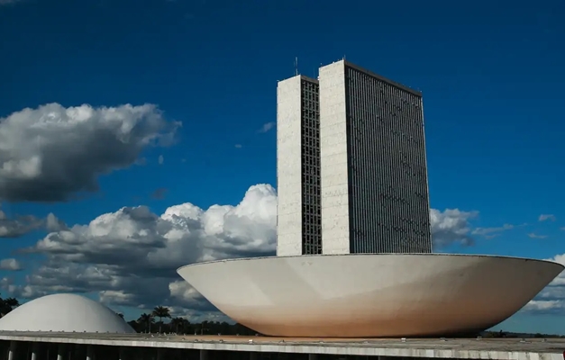Regulação de big techs: governo propõe incluir decisão do STF e controle dos pais