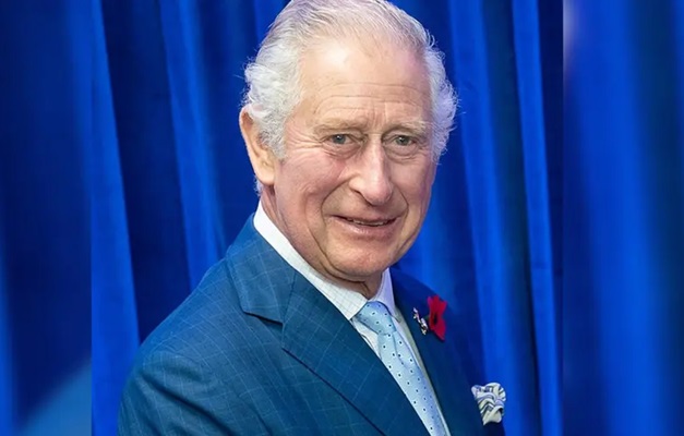 Rei Charles III retira título de príncipe de Andrew após envolvimento com Epstein Rei Charles III retira título de príncipe de Andrew após envolvimento com Epstein